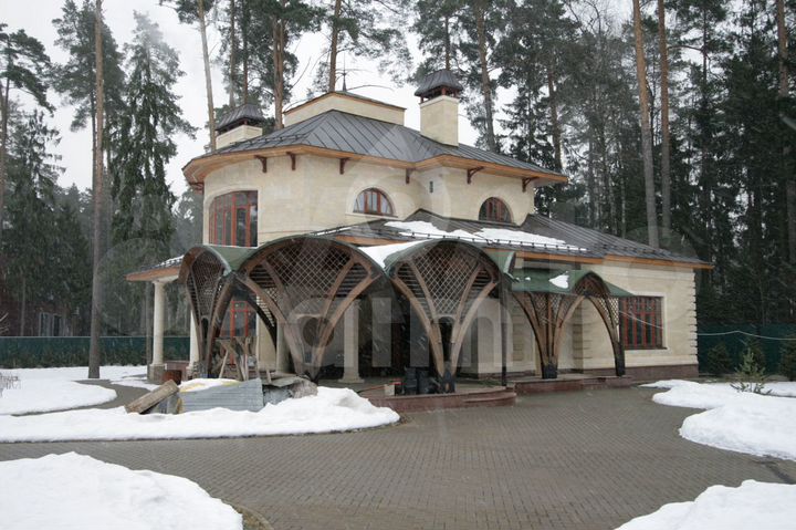 Коттедж 1200 м² на участке 100 сот.