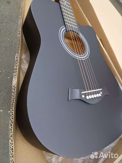 Акустическая гитара новая в упаковке