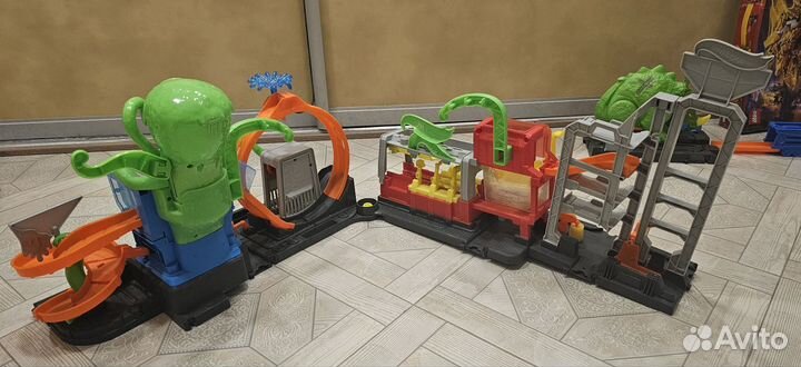 Hot Wheels невообразимая автомойка с осьминогом