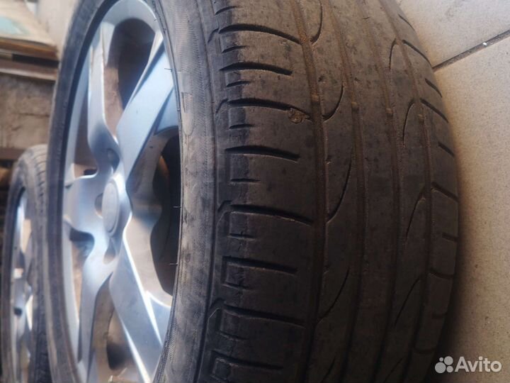 Bridgestone Dueler H/P Sport 235/55 R17