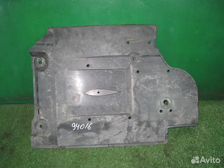 Защита днища правая Toyota Auris E18 2015