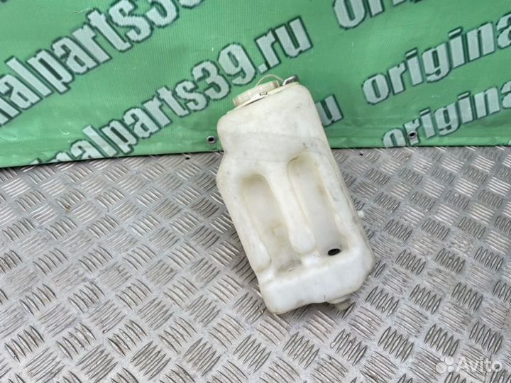 Бачок Mercedes-Benz W124 M102 2.3 1991