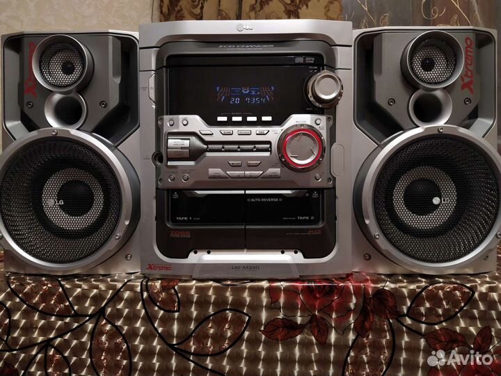 Музыкальный центр LG LM-M340