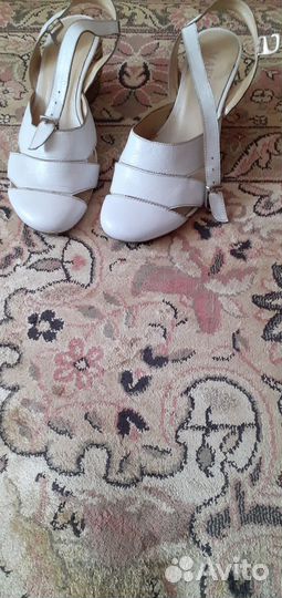 Босоножки женские 37 размер белые