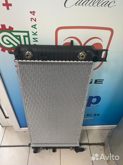 Радиатор охлаждения Cadillac Escalade, Tahoe 07-14