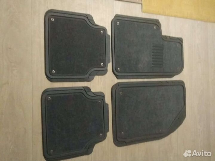 Автомобильные коврики универсальные