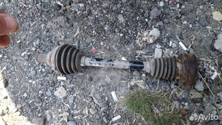 Привод левый Skoda Fabia 2