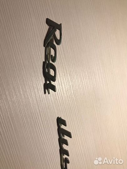 Эмблема на кузов машины