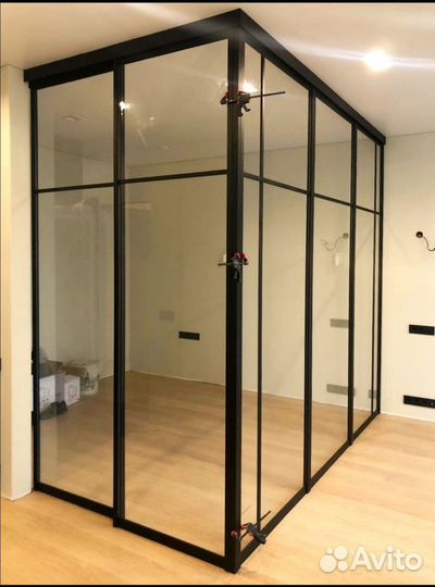 Стеклянная перегородка для зонирования