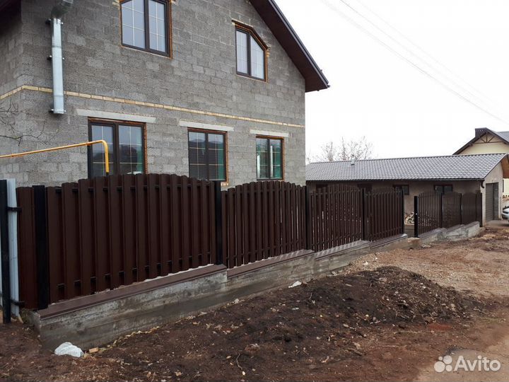 Забор из штакетника