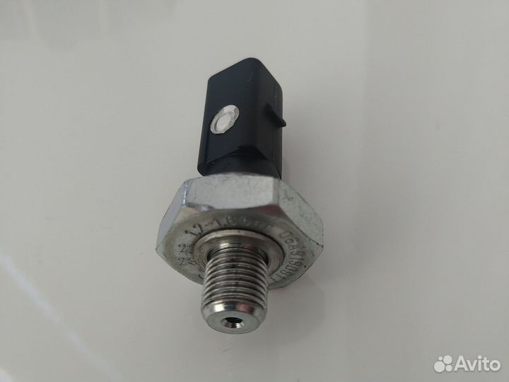Датчик давления масла Volkswagen Tiguan