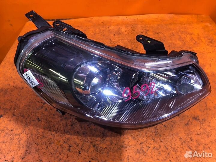 Фара правая Suzuki Sx4 YA41S ксенон