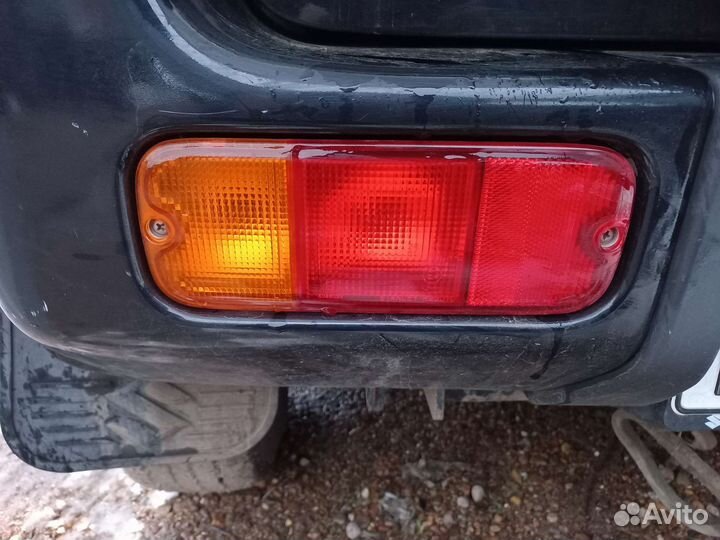 Поворотник бамперный левый Suzuki Jimny