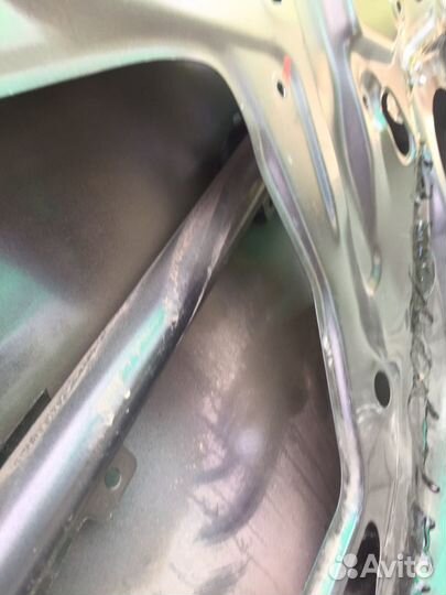 Дверь передняя левая auris