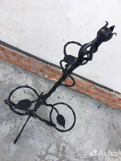 Кованная подставка для цветов