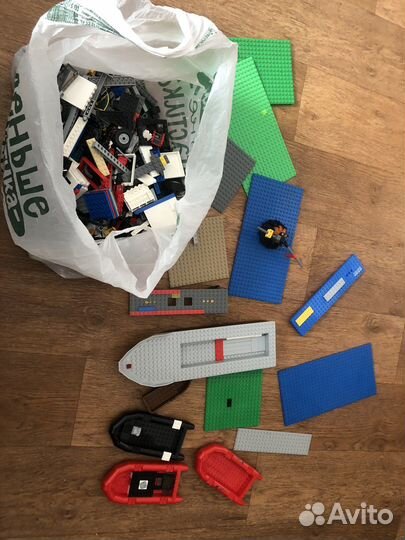 Два мешка одежды 2-4 года+ отдам конструктор