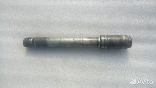 Suzuki TL1000R ось переднего колеса