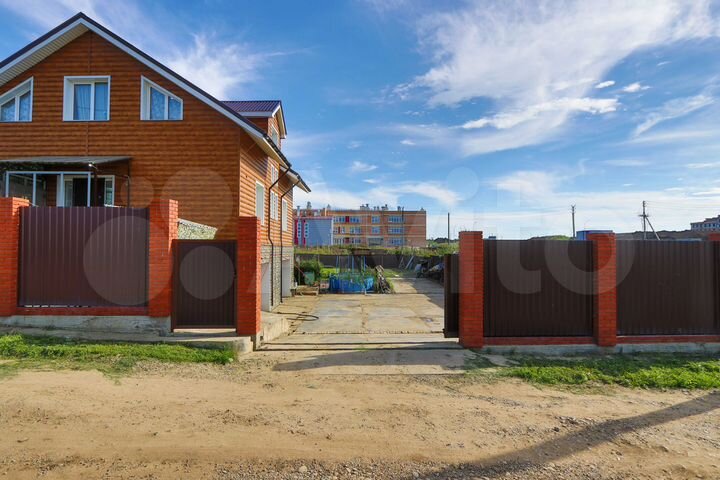 Дом 215,4 м² на участке 9,8 сот.