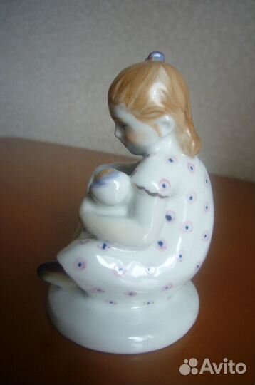 Фарфоровая статуэтка 