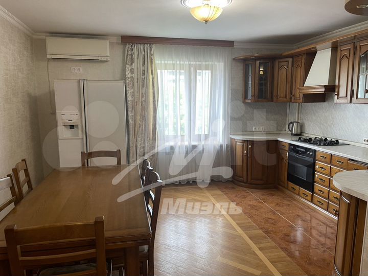 4-к. квартира, 138,9 м², 4/10 эт.