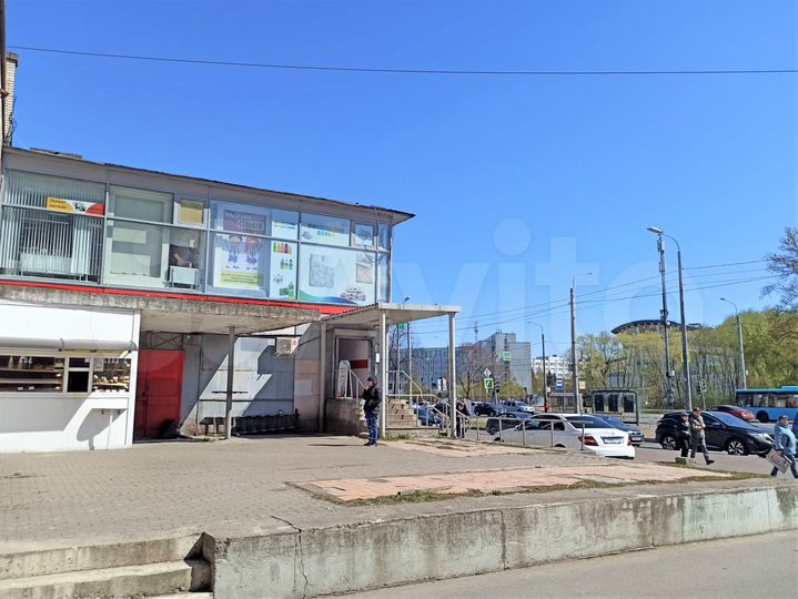 Помещение с арендатором 600 м2. Высокий Ап