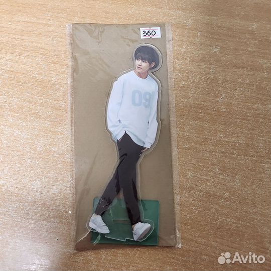 Бтс акриловая фигурка Ким Тэхён