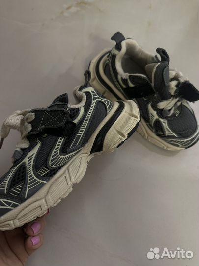 Продам кроссовки детские 28 размер