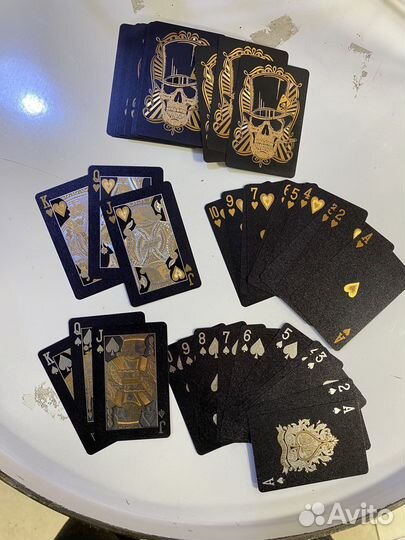 Черные пластиковые игральные карты Золотой череп
