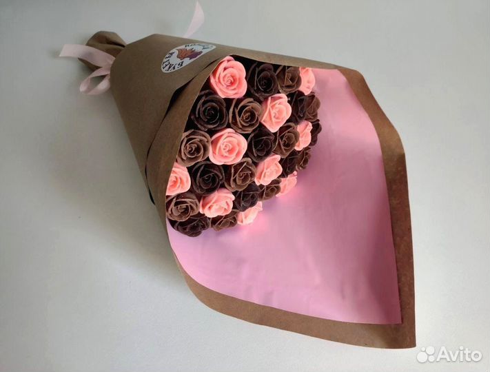 Букет - 29 Роз из Трёх Видов Бельгийского Шоколада