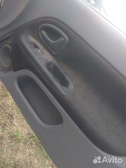 Обшивки дверей Рено Клио