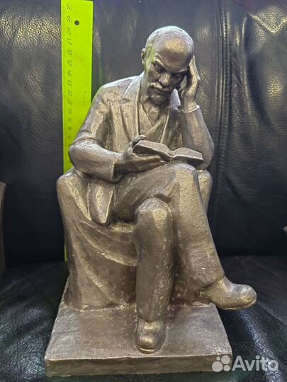 Скульптура В. И. Ленин металл