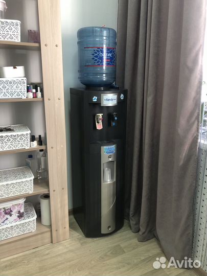 Кулер для воды напольный