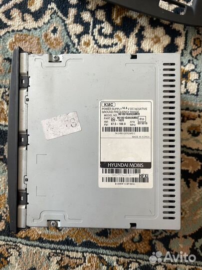 Продам родную магнитолу с рамкой для kia rio 2 JB