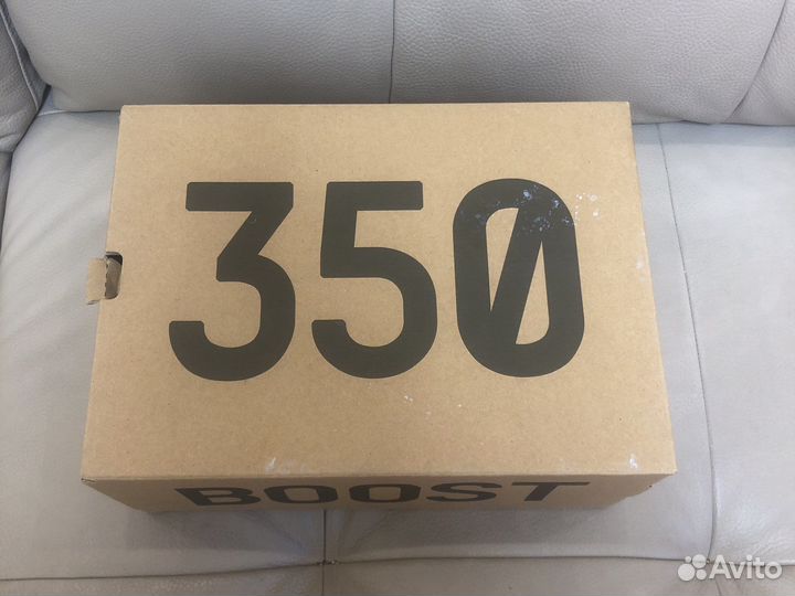 Коробка от кроссовок adidas