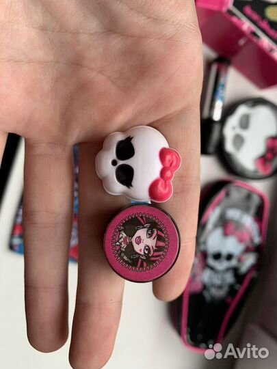 Атрибутика Монстер Хай