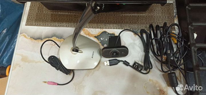 Веб-камера Logitech + микрофон для Skype