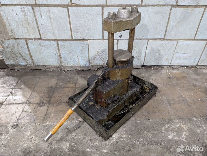 Пресс гидравлический настольный лабораторный СССР