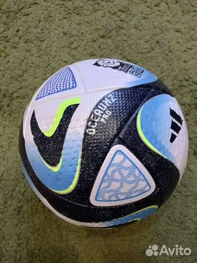 Футбольный мяч профессиональный