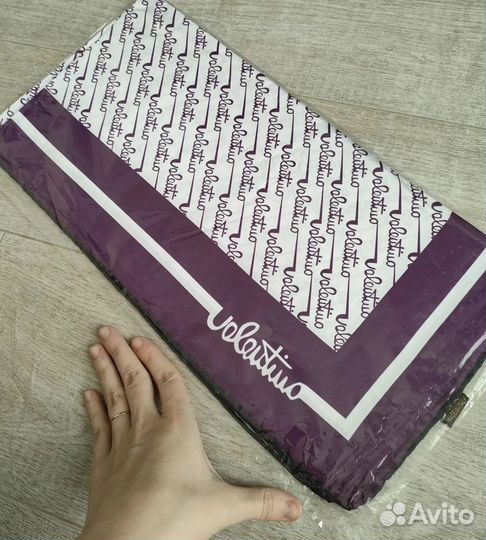 90х90 Valentino новый шёлковый платок фиолет