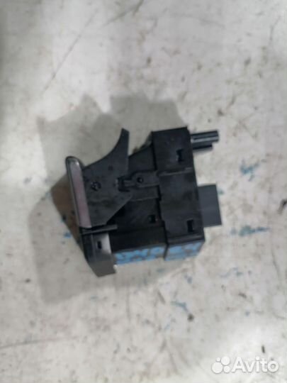 Кнопка стояночного тормоза (Geely Coolray)