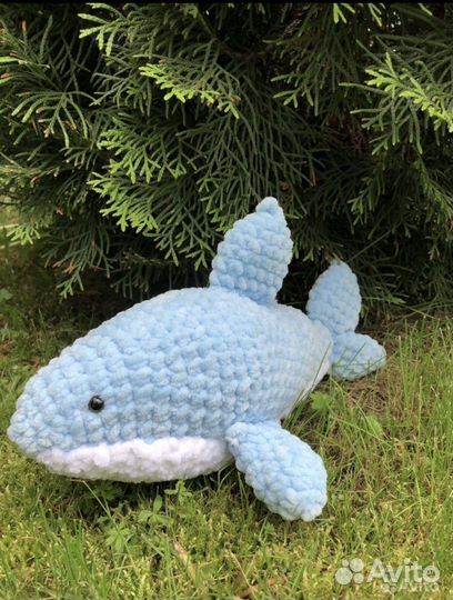 Вязаная игрушка акула