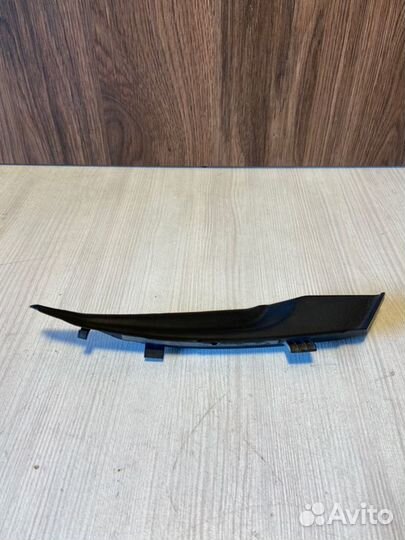 Молдинг лобового стекла правый Toyota Corolla 180