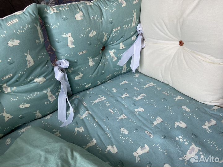 Бортики в детскую кроватку с одеялом