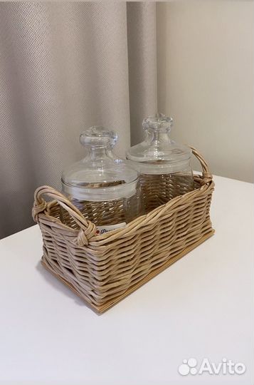 Корзина плетеная с банками для сыпучих