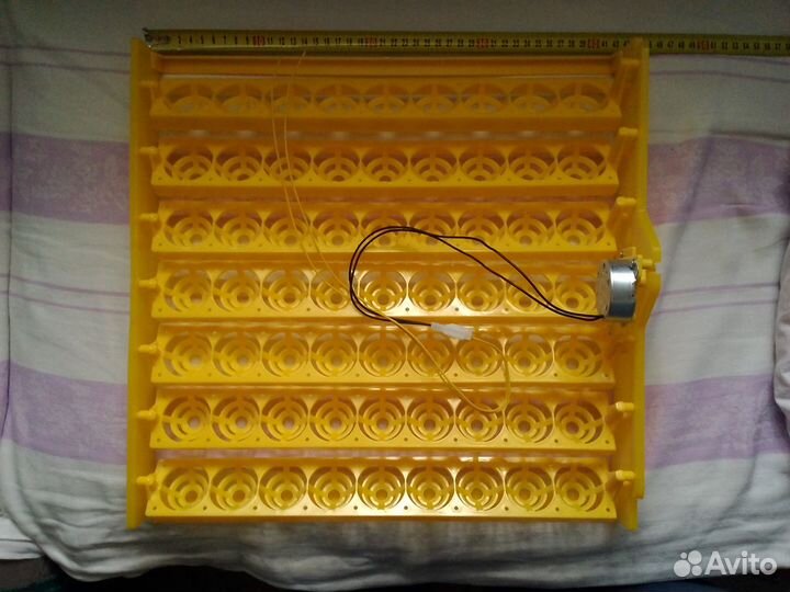 Лоток в инкубатор на 63 куриных яица с двигателем