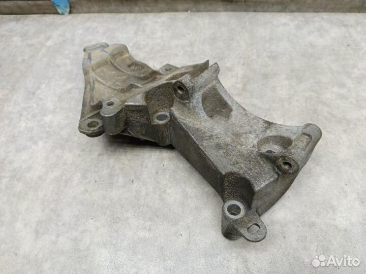 Кронштейн генератора Renault Megane