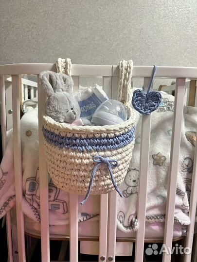 Вязаная корзина на детскую кроватку