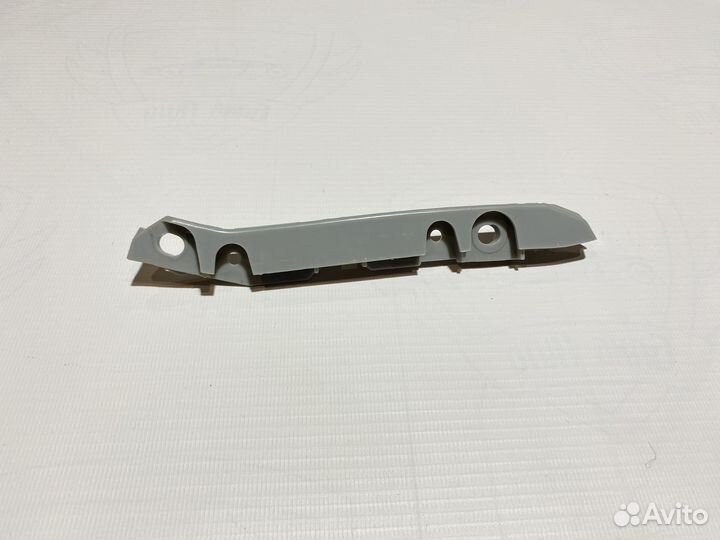 Левое крепление бампера Mercedes W213 AMG