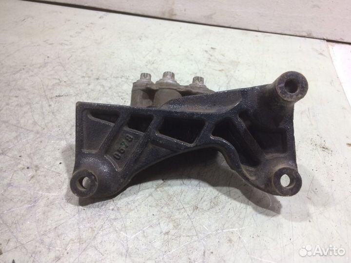 Кронштейн правый Opel Astra H H 2006-2015