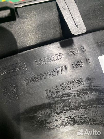 Ящик передней консоли Peugeot 308 хечбэк 1.6 EP6